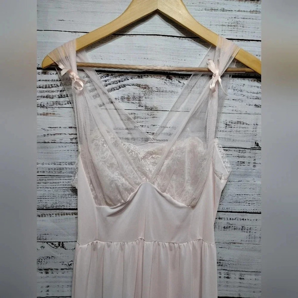 Lorraine Perfect Pink Nightgown size Medium Maxi Mid Century Vintage Lingerie - Picture 2 of 9